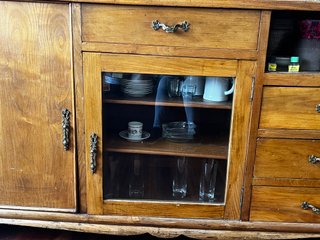 Mesa y Sillas Comedor, Aparador y espejo de madera