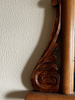 Mesa y Sillas Comedor, Aparador y espejo de madera