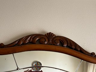 Mesa y Sillas Comedor, Aparador y espejo de madera