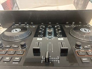 Controladora DJ Traktor Kontrol S2