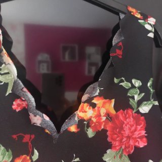Vestido negro estampado floral