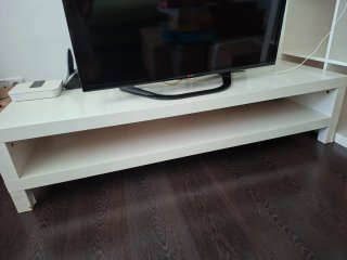 Mueble TV blanco.
