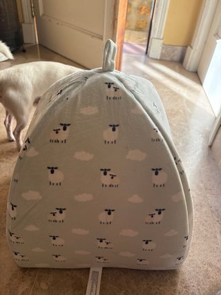 Cama para gato con diseño de ovejas