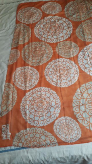 Pareo playero naranja y amarillo