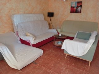 Lámpara de techo y lavabo antiguo
