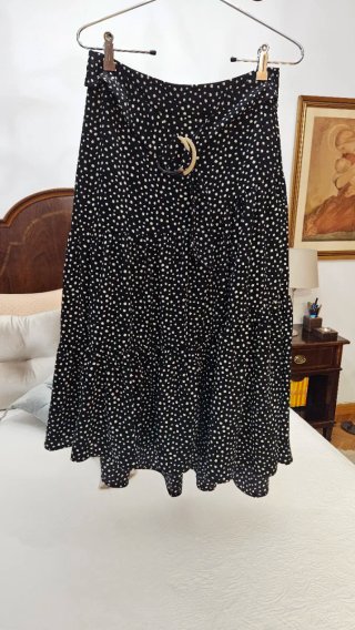 Falda midi lunares blanco y negro