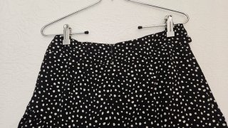 Falda midi lunares blanco y negro