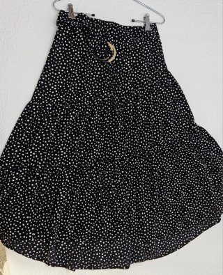 Falda midi lunares blanco y negro