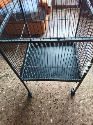 Jaula para pájaros negra