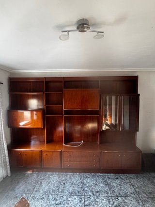 Mueble de salón madera y cristal