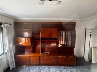 Mueble de salón madera y cristal