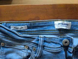 Pantalón vaquero desgastado