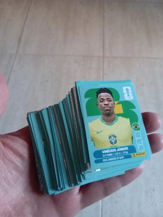 Lote de 131 Cromos Panini Mundial 2026  VENDO