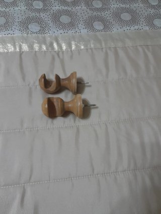 Barra de cortina de madera con anillas