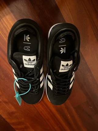 Zapatillas Adidas Negras y Blancas