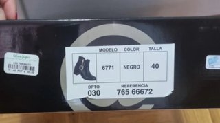 Botines negros con hebilla y cremallera