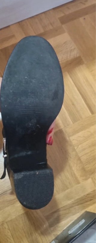 Botines negros con hebilla y cremallera