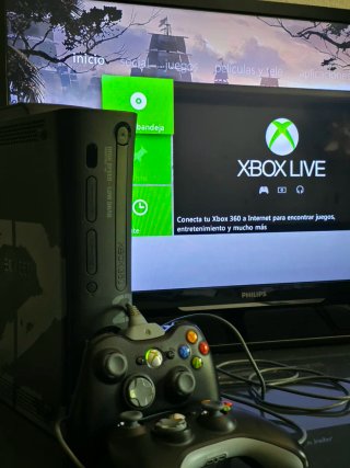 Xbox 360 Edición MW2 250GB + 2 mandos + Kit carga