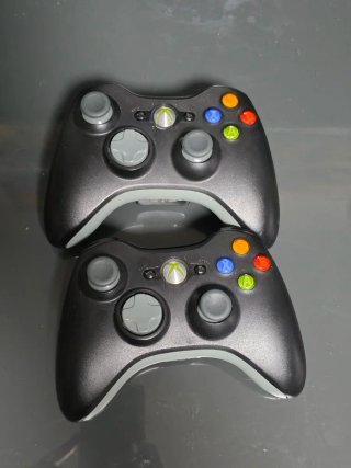 Xbox 360 Edición MW2 250GB + 2 mandos + Kit carga