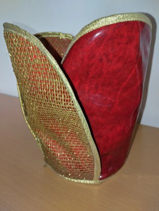Coprivaso rosso oro con dettaglio in iuta
