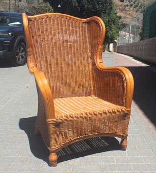 Sillón grande de mimbre