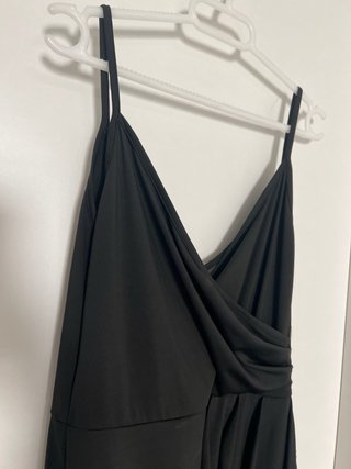 Vestido negro tirantes drapeado