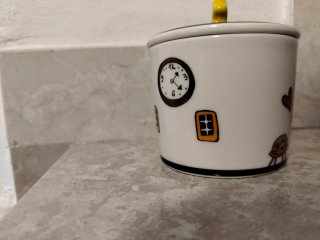 Portazucchero in ceramica a forma di casa