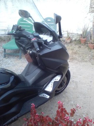 Yamaha T Max XP500A Maxi Scooter Negra