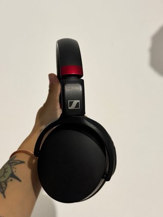 Auriculares Inalámbricos Negros y Rojos