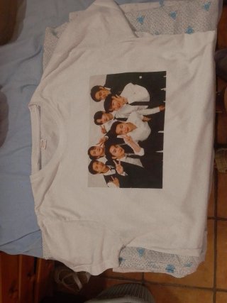 Camiseta con diseño del grupo musical K-pop BTS
