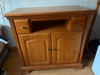Mueble de madera marrón