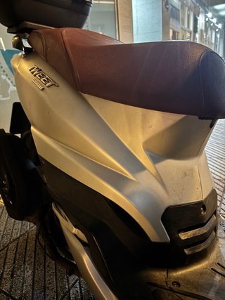 Peugeot Tweet 125 Plata 2016