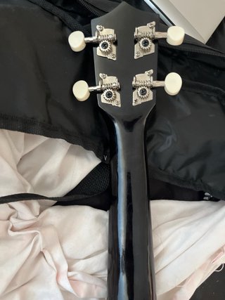 Ukelele sin usar,
