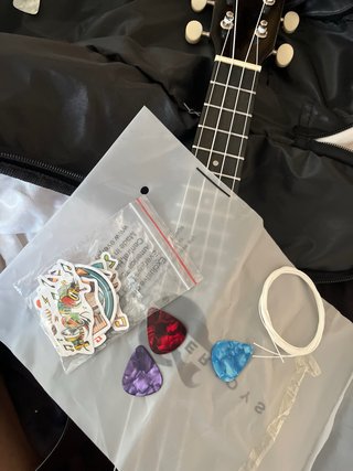 Ukelele sin usar,