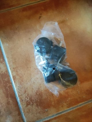 Cesta de almacenamiento de mimbre para juguetes.