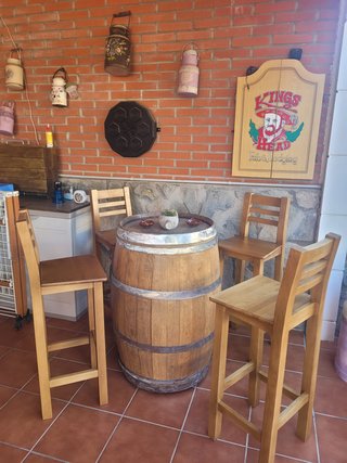 Mobiliario restaurantes, bares. Sillas, mesas.