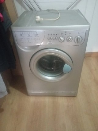 Lavadora Indesit funcionando