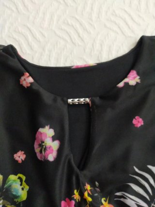 Top negro estampado floral