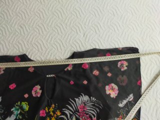 Top negro estampado floral