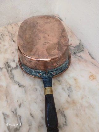 Cacerola antigua de cobre