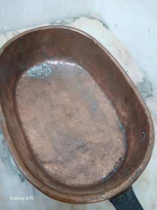 Cacerola antigua de cobre