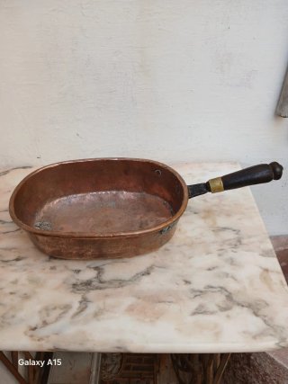 Cacerola antigua de cobre