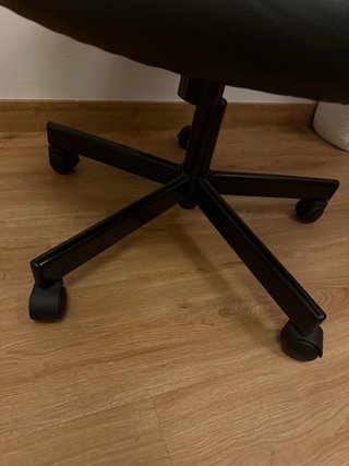 Silla giratoria Millberget Negra