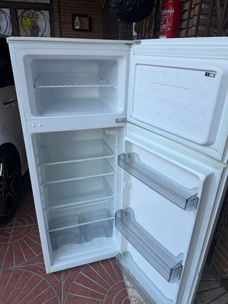 Frigorífico blanco como nuevo