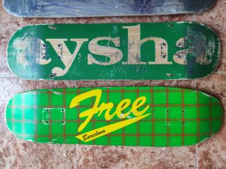 Varias tablas de skate