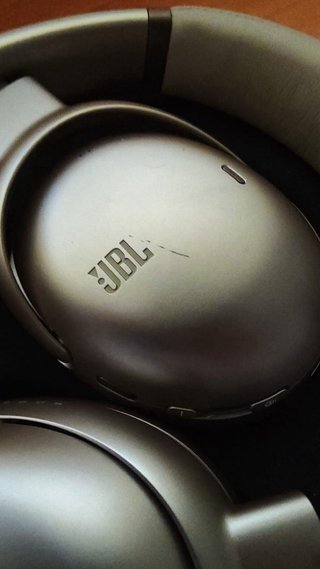 JBL Tour One M3 Smart  Color: Dorado