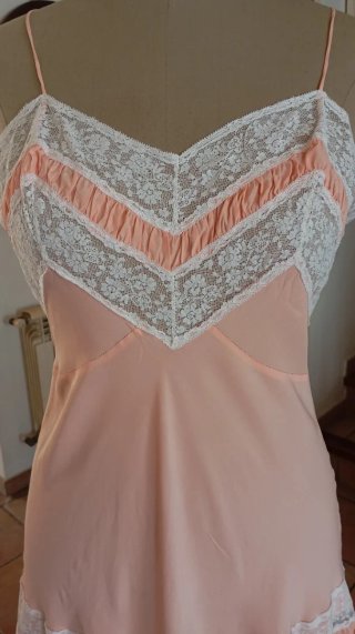 Vestido de seda antiguo.