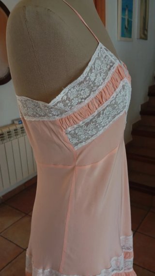 Vestido de seda antiguo.