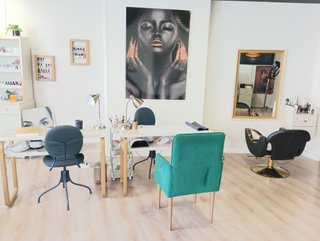 Mobiliario Peluquería: Sillones y Reposapiés