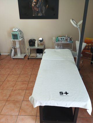Mobiliario Peluquería: Sillones y Reposapiés
